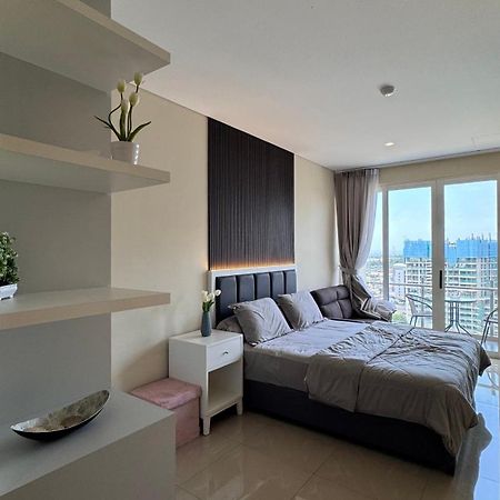 Nagoya Thamrin Apartment High Floor With View Exterior photo