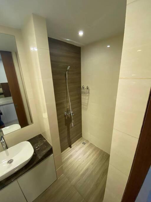 Nagoya Thamrin Apartment High Floor With View Exterior photo