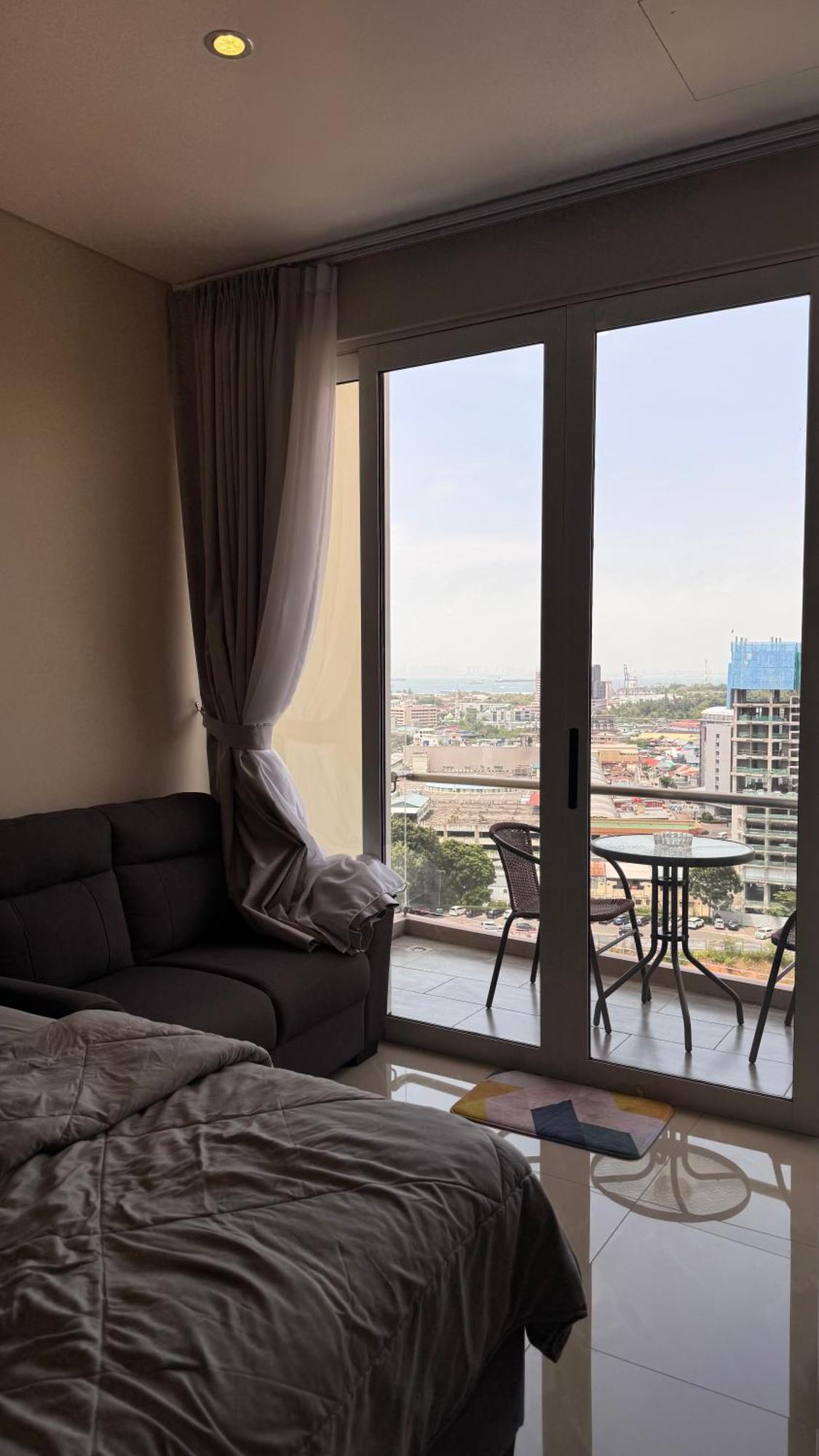 Nagoya Thamrin Apartment High Floor With View Exterior photo