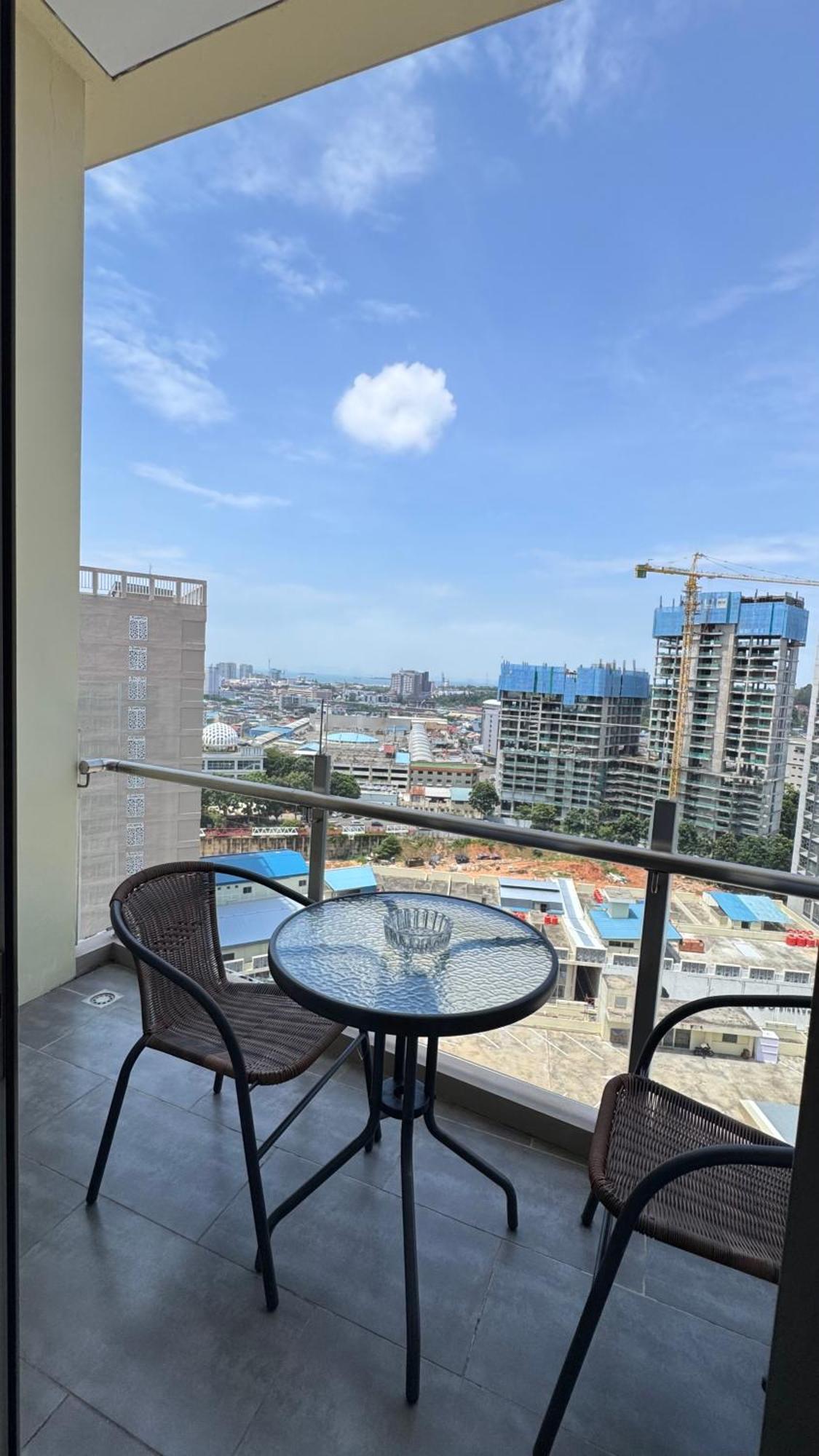 Nagoya Thamrin Apartment High Floor With View Exterior photo