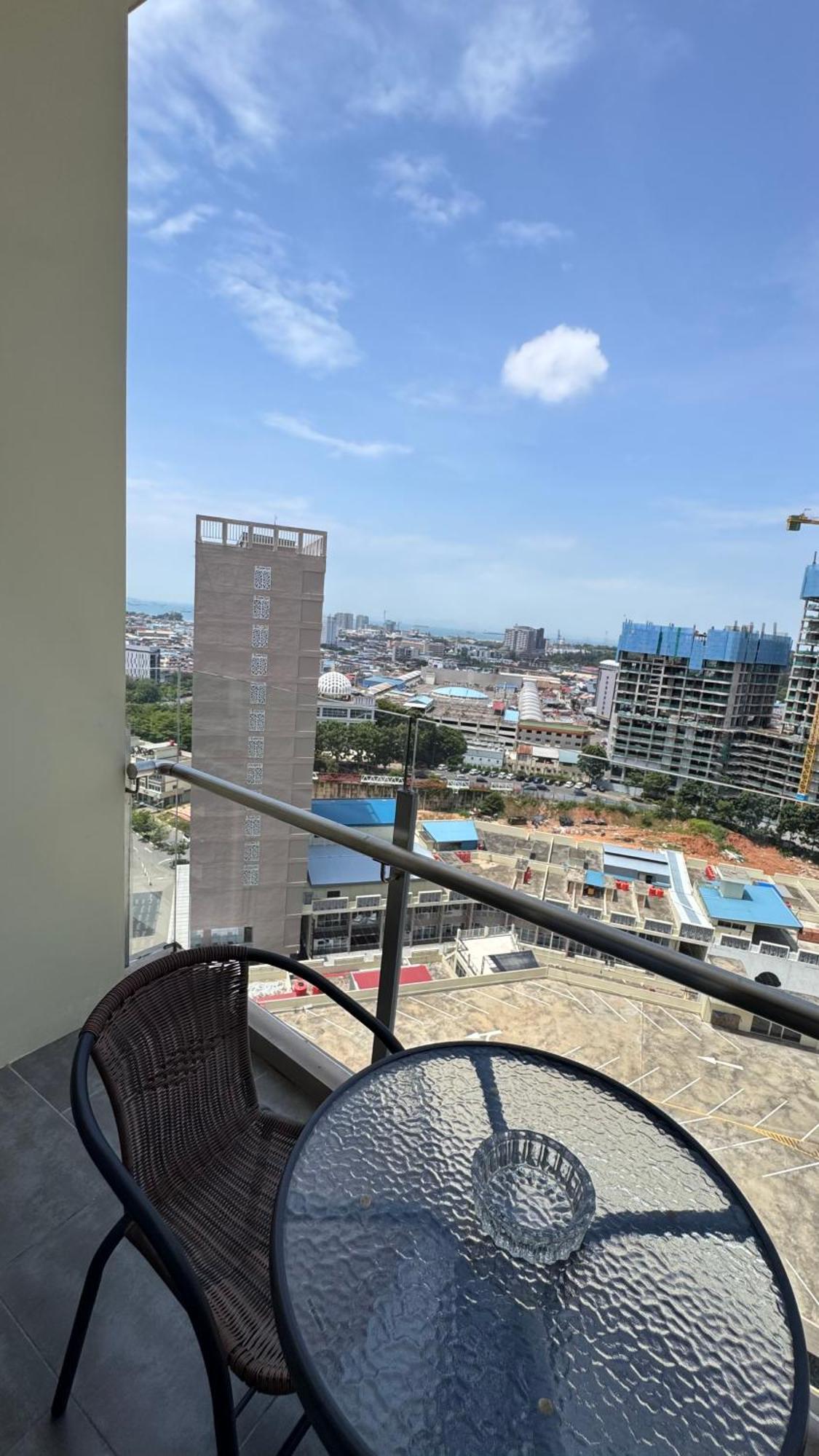 Nagoya Thamrin Apartment High Floor With View Exterior photo